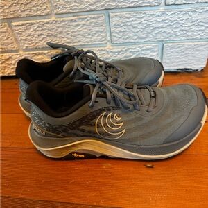 Topo Athletic Ultraventure 4, Size 8, Blue